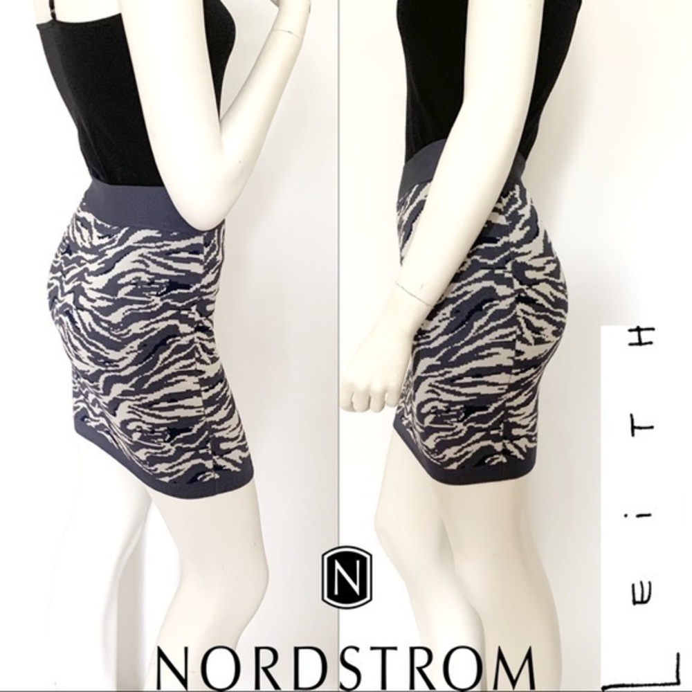 Leith Knit Sweater Zebra Tiger Blue, White, Grey Animal Print Skirt Size XS